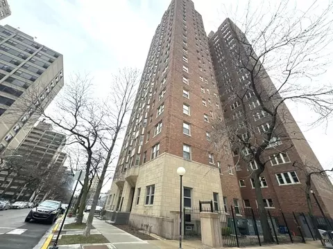 5000 S Cornell Ave #8D, Chicago, IL 60615