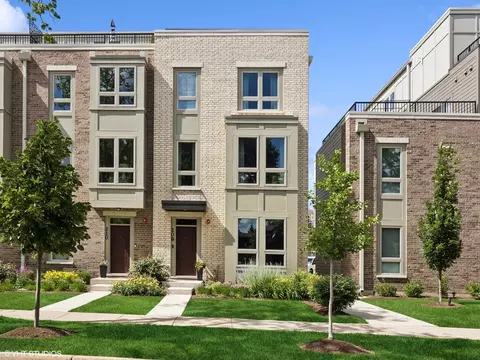 208 W Sigwalt St, Arlington Heights, IL 60005