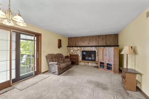 Living - 3879 Silver Fox Dr, Belvidere, IL 61008 photo 2 of 4