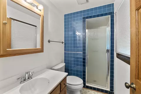 Bath - 3879 Silver Fox Dr, Belvidere, IL 61008 photo 1 of 2