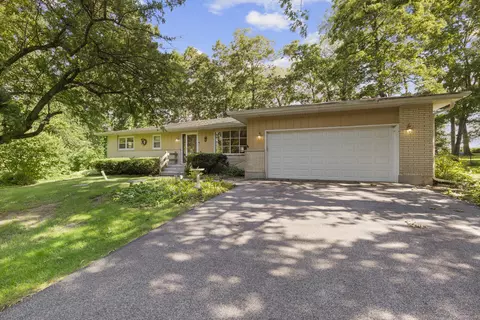 3879 Silver Fox Dr, Belvidere, IL 61008