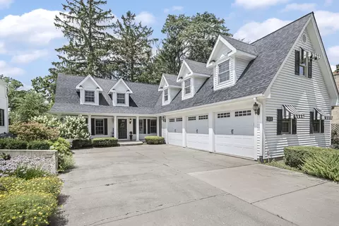 564 S Summit St, Barrington, IL 60010