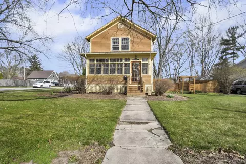 27 School St, Geneva, IL 60134