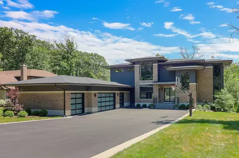 105 W Glendale Ter, Roselle, IL 60172