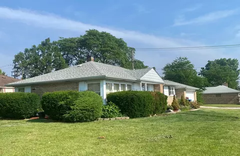 692 E Algonquin Rd, Des Plaines, IL 60016