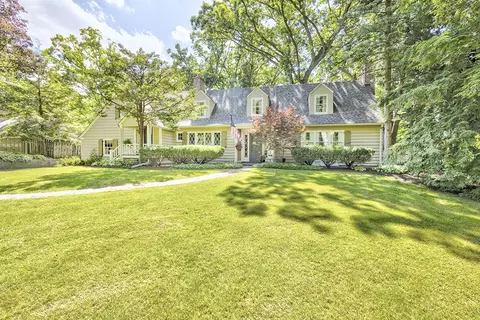1812 Old Wood Rd, Rockford, IL 61107