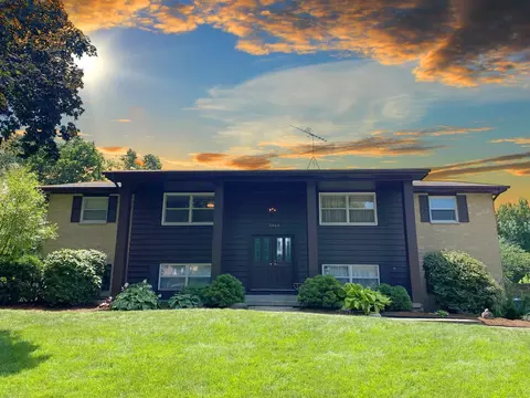 2464 Cambridge Dr, Aurora, IL 60506