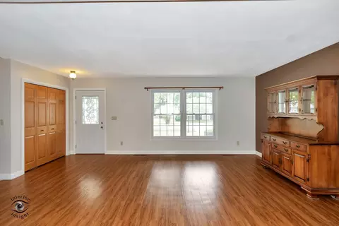 Living - 4683 W Doris Dr, Kankakee, IL 60901 photo 4 of 6