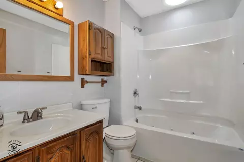 Bath - 4683 W Doris Dr, Kankakee, IL 60901 photo 2 of 2