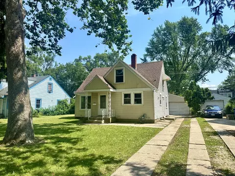 1942 E Pine St, Kankakee, IL 60901