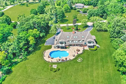673 Milton Rd, Inverness, IL 60067