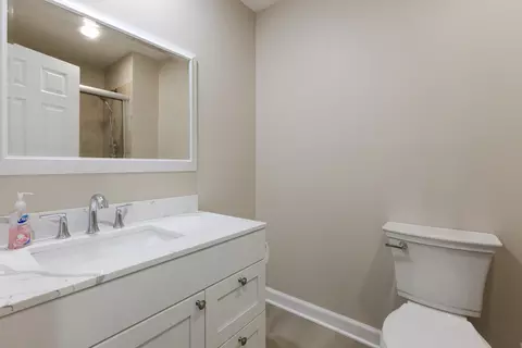 Bath - 1720 Robin Ln #A, Hoffman Estates, IL 60169 photo 3 of 4