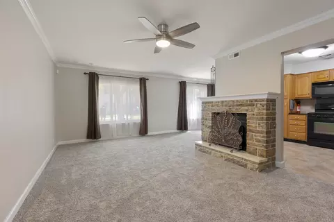 Living - 1720 Robin Ln #A, Hoffman Estates, IL 60169 photo 1 of 3