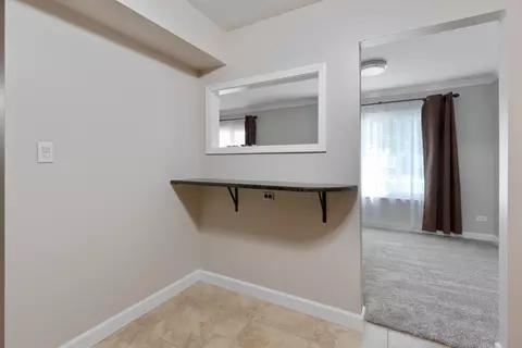 Entry Way - 1720 Robin Ln #A, Hoffman Estates, IL 60169 photo 1 of 1