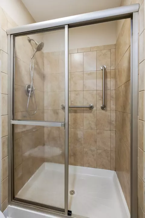Bath - 1720 Robin Ln #A, Hoffman Estates, IL 60169 photo 4 of 4