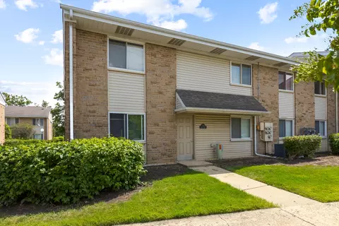 Exterior - 1720 Robin Ln #A, Hoffman Estates, IL 60169 photo 3 of 6