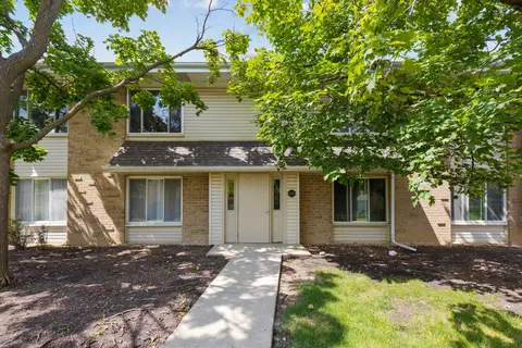 Exterior - 1720 Robin Ln #A, Hoffman Estates, IL 60169 photo 2 of 6
