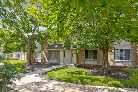 1720 Robin Ln #A, Hoffman Estates, IL 60169