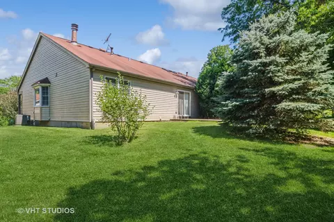 752 Alice Pl, Elgin, IL 60123 photo 10