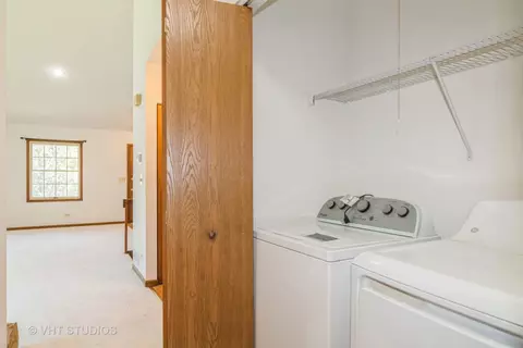 752 Alice Pl, Elgin, IL 60123 photo 9