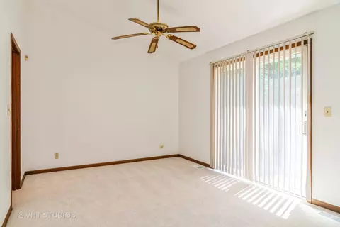 752 Alice Pl, Elgin, IL 60123 photo 4