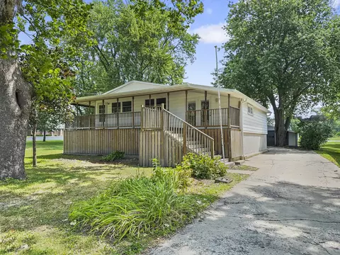 524 N 6th St, Watseka, IL 60970
