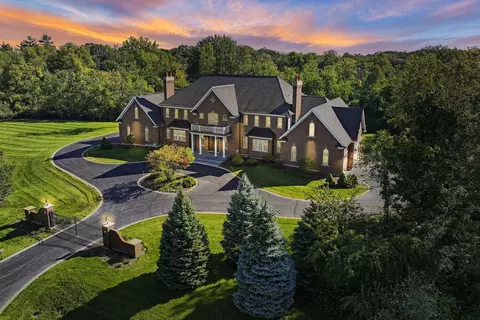 3 Roundstone Ln, Barrington Hills, IL 60010