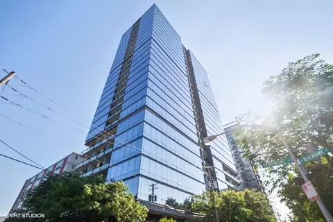 860 W Blackhawk St #1705, Chicago, IL 60642