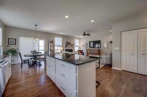 Kitchen - 799 Suffield Ct, Oswego, IL 60543 photo 2 of 4