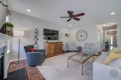 Living - 799 Suffield Ct, Oswego, IL 60543 photo 2 of 3