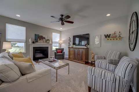Living - 799 Suffield Ct, Oswego, IL 60543 photo 3 of 3