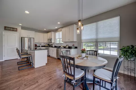 Kitchen - 799 Suffield Ct, Oswego, IL 60543 photo 4 of 4
