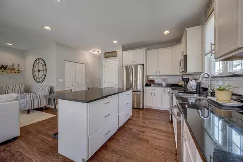 Kitchen - 799 Suffield Ct, Oswego, IL 60543 photo 3 of 4