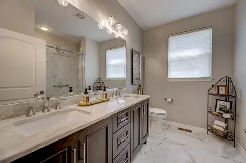 Bath - 799 Suffield Ct, Oswego, IL 60543 photo 2 of 3