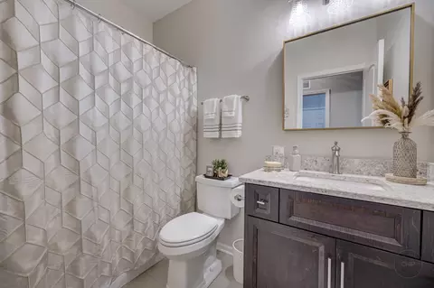 Bath - 799 Suffield Ct, Oswego, IL 60543 photo 1 of 3
