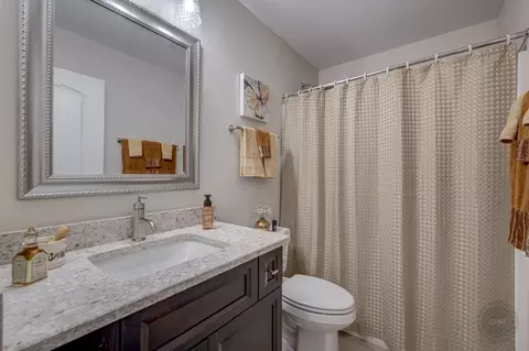 Bath - 799 Suffield Ct, Oswego, IL 60543 photo 3 of 3
