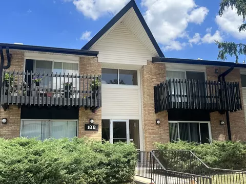 18 Kingery Quarter # B, Willowbrook, IL 60527