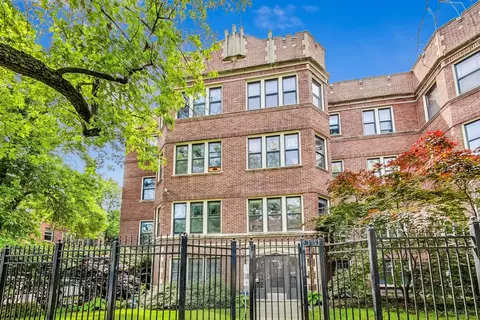 1703 W Greenleaf Ave #1, Chicago, IL 60626