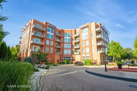 4846 N Clark St #502, Chicago, IL 60640