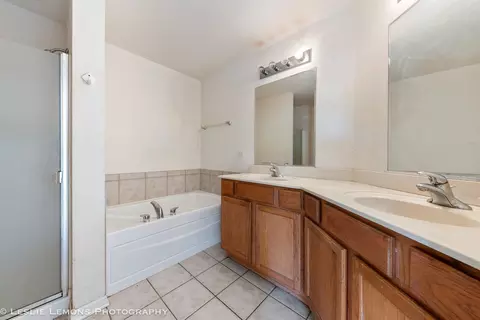 2325 Moonlight Ct, Aurora, IL 60503 photo 9