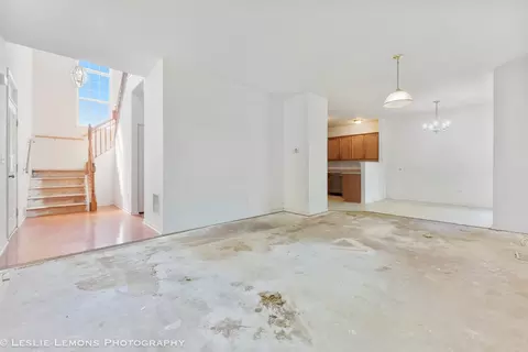 2325 Moonlight Ct, Aurora, IL 60503 photo 2