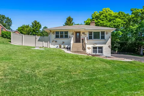 6116 Acorn Ln, Oakwood Hills, IL 60013