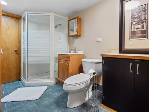 Bath - 502 E Indiana St, Wheaton, IL 60187 photo 7 of 7