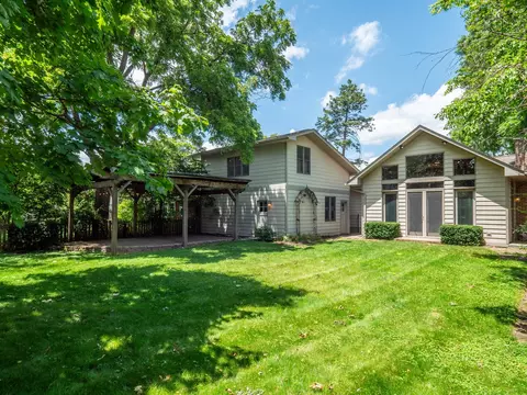 Exterior - 502 E Indiana St, Wheaton, IL 60187 photo 6 of 8