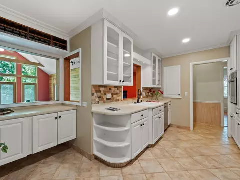 Kitchen - 502 E Indiana St, Wheaton, IL 60187 photo 4 of 7