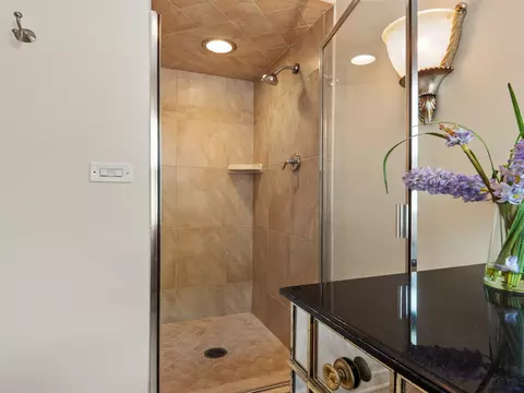 Bath - 502 E Indiana St, Wheaton, IL 60187 photo 4 of 7