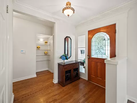 Entry Way - 502 E Indiana St, Wheaton, IL 60187 photo 1 of 3