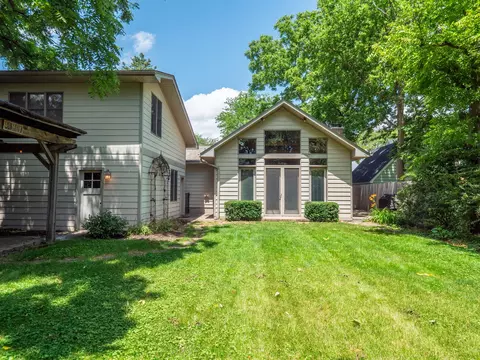 Exterior - 502 E Indiana St, Wheaton, IL 60187 photo 5 of 8