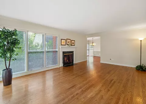 Living - 502 E Indiana St, Wheaton, IL 60187 photo 2 of 11