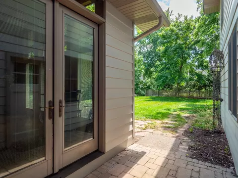 Exterior - 502 E Indiana St, Wheaton, IL 60187 photo 4 of 8